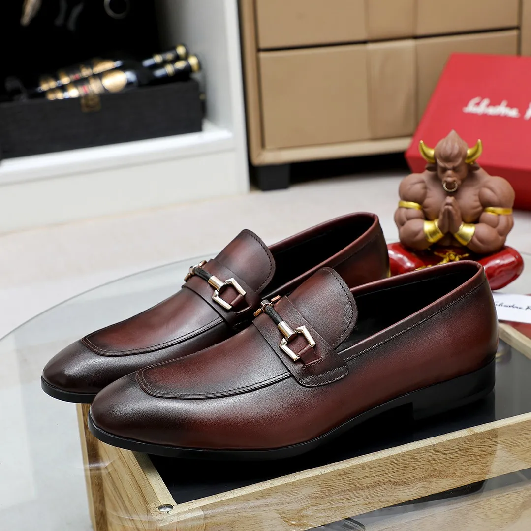 Men's shoes 💰460 🔥Ferragamo's new men's casual slip-on shoes🇨🇳Official website original 1:1 mold, original quality💯Fine workmanship, high-end luxury☘The upper is made of imported Italian first-layer cowhide🌴Luxurious water dyeing🐂Leather lining🍓Rubber wear-resistant and non-slip outsole, breathable and comfortable to wear🍍The first choice for high-grade men, 5 colors available! Code number 38-44 (45.46. Customized)